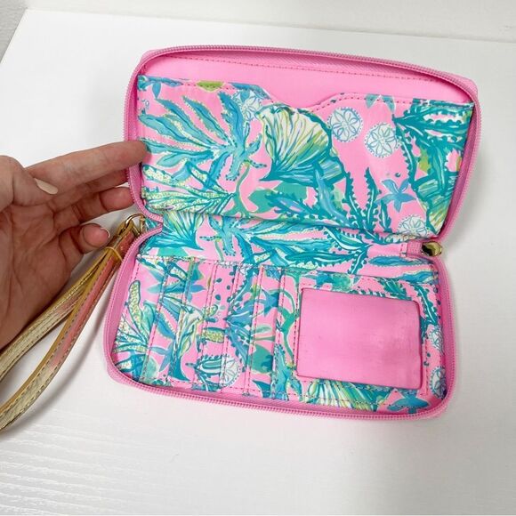 Lilly Pulitzer Smartphone Tiki Palm Wristlet - Picture 3 of 4